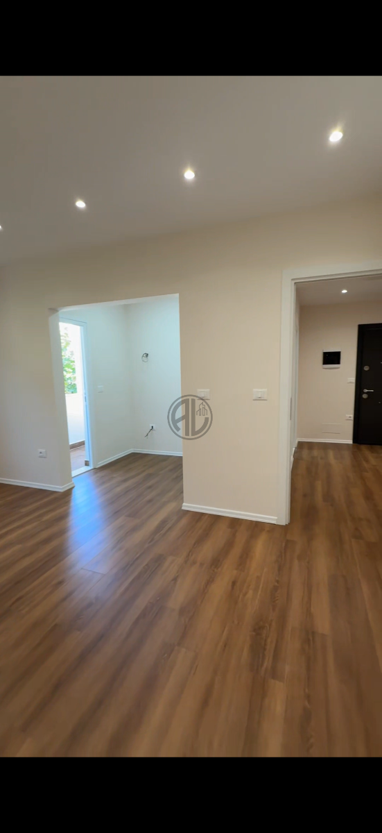 Shitet Apartament 2+1 – Lagja 16, pranë Kopshtit "Soros", Durrës