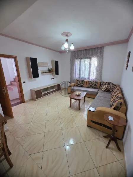 Apartament 2+1 per qera ne katin e dyte te nje Vile prane Stadiumit