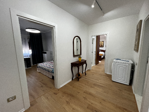 Apartament 3+1+2+2 Ballkone tek Markata, Durres - Image 2