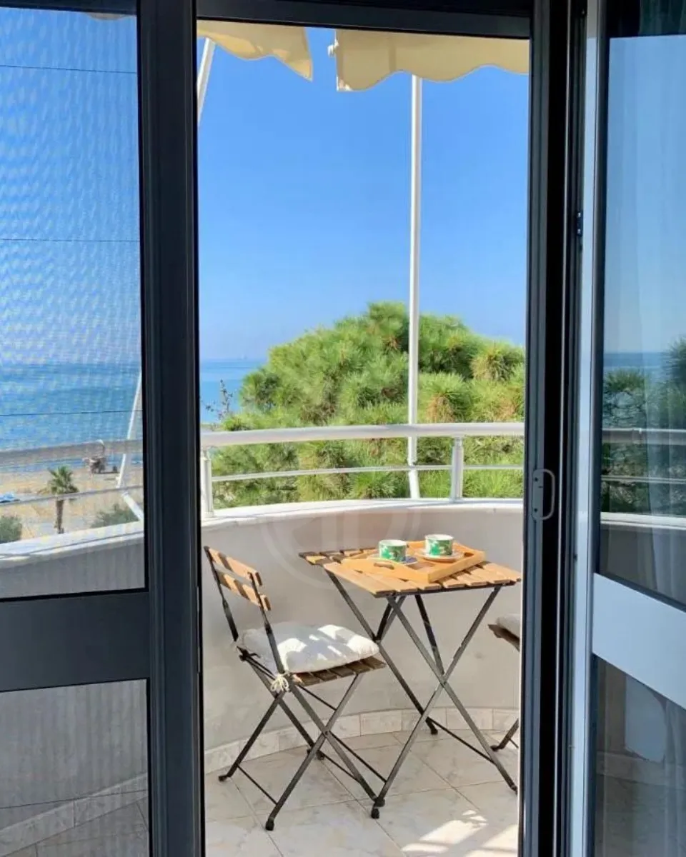 APARTAMENT 1+1 PËR SHITJE – VIJA E PARË NGA DETI  SHKEMBI I KAVAJES🌊