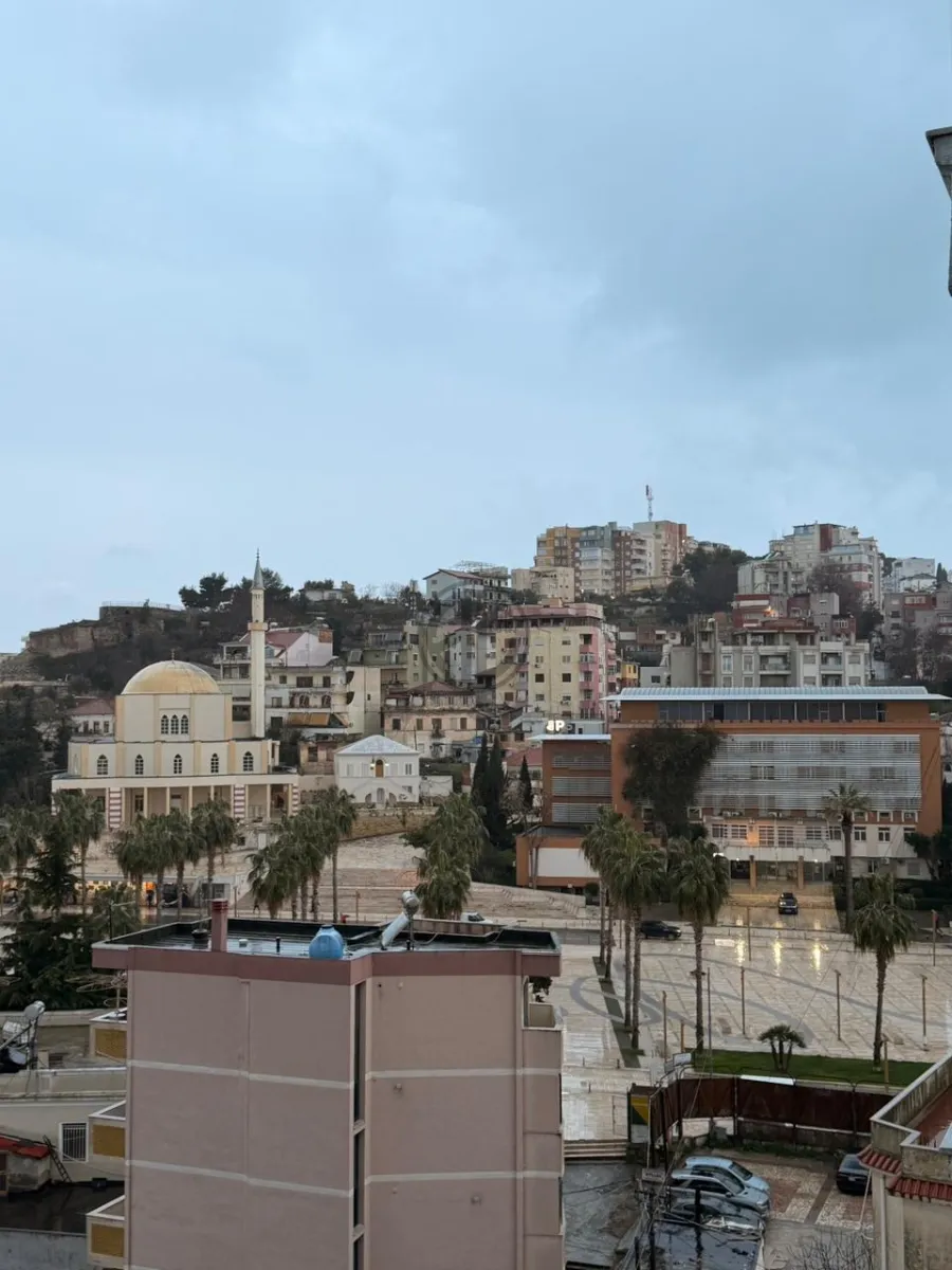 Apartament 3+1+2 — pranë Bashkisë