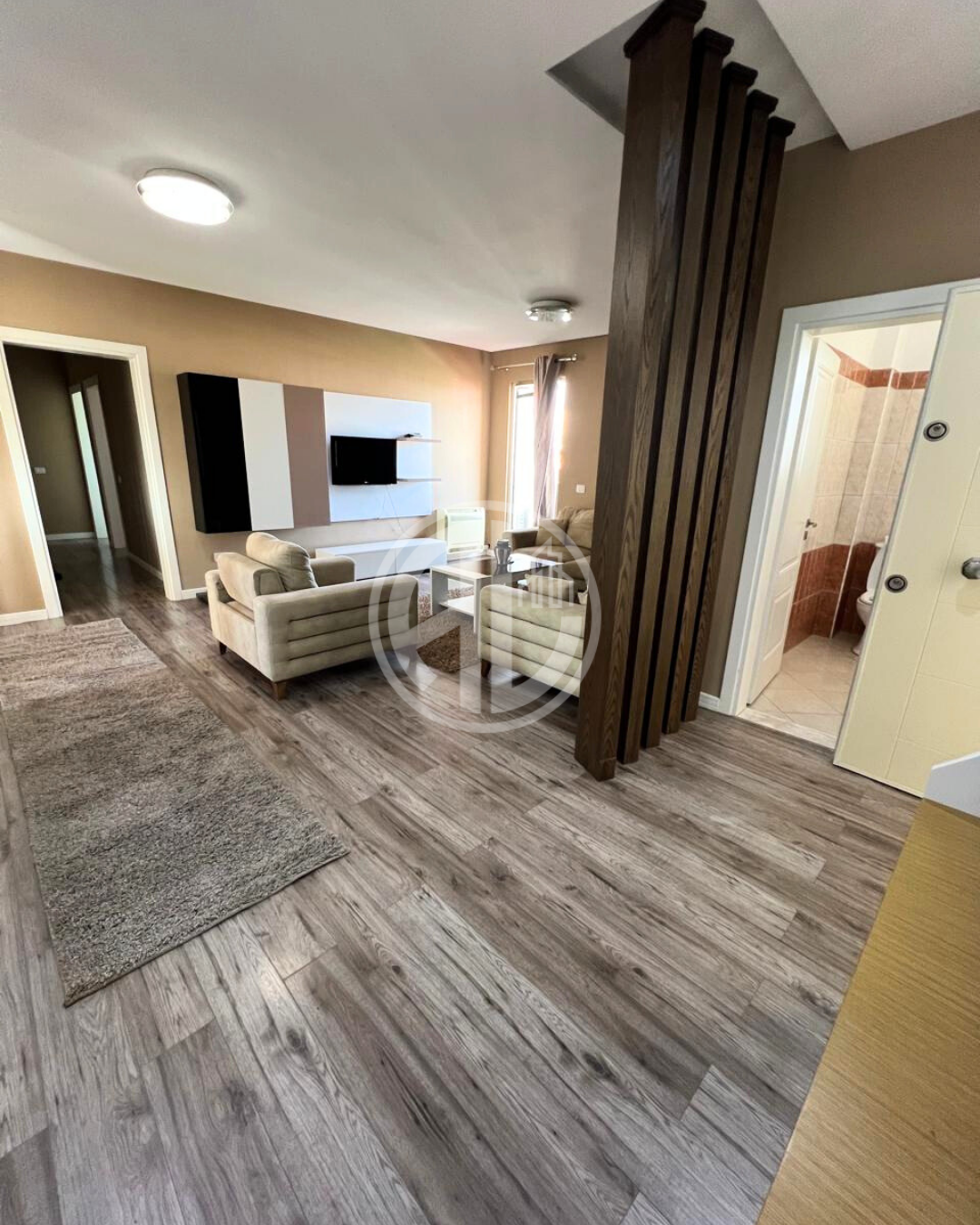  Papafingo 2+1+2 për Qira – prane Stadiumit, Durrës