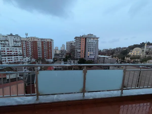 Apartament 3+1+2 — pranë Bashkisë - Image 3