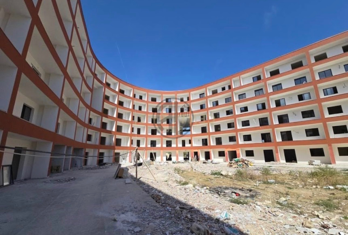 Shitet Apartament 2+1+2 në Residencen EON-Golem