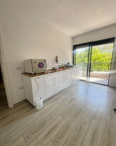 AFFITTASI LOCALE COMMERCIALE – Clinica Dentale DURRËS - Image 2