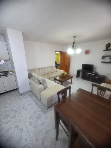 Apartament 1+1 me ballkon prane Spitalit Rajonal Durres - Image 3