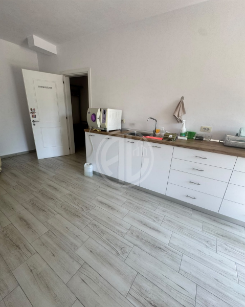 AFFITTASI LOCALE COMMERCIALE – Clinica Dentale DURRËS - Image 3