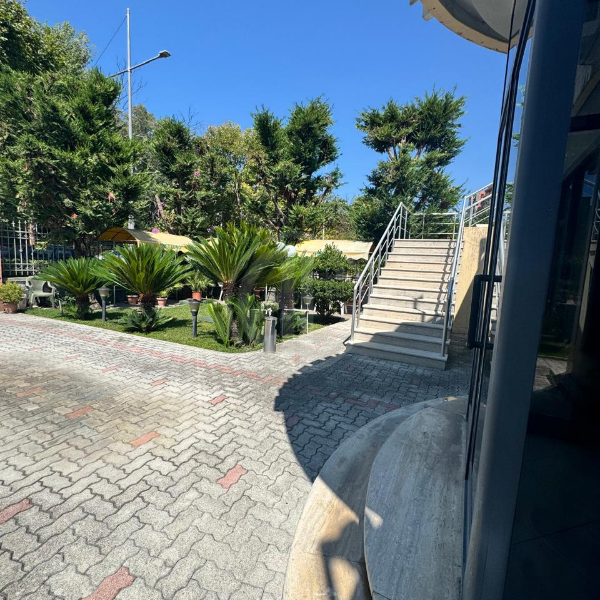 Hotel / Vilë 3-Katëshe për Shitje  - Image 3