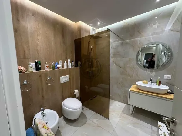 Apartament 2+1+2 me verande me pamje deti - Image 3