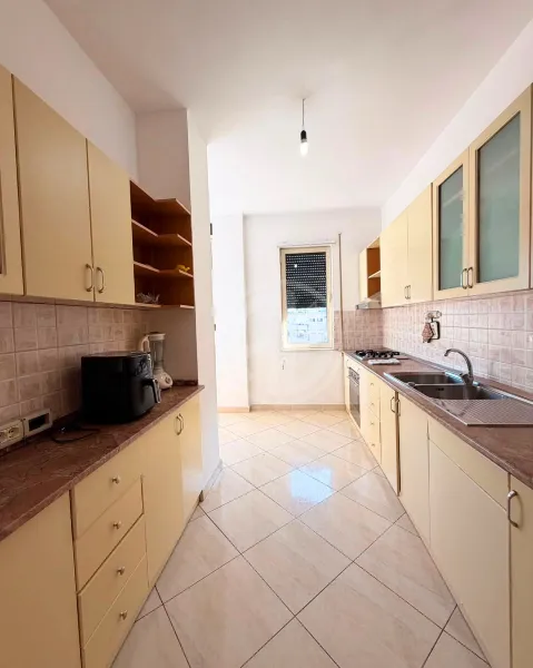 Apartament 2+1+2 me Qira – Qendër, pranë Flag Ship - Image 2