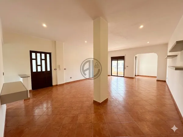 Ambient biznesi në pozicion strategjik – rrugë kryesore pranë Drejtorisë së Policisë - Image 3