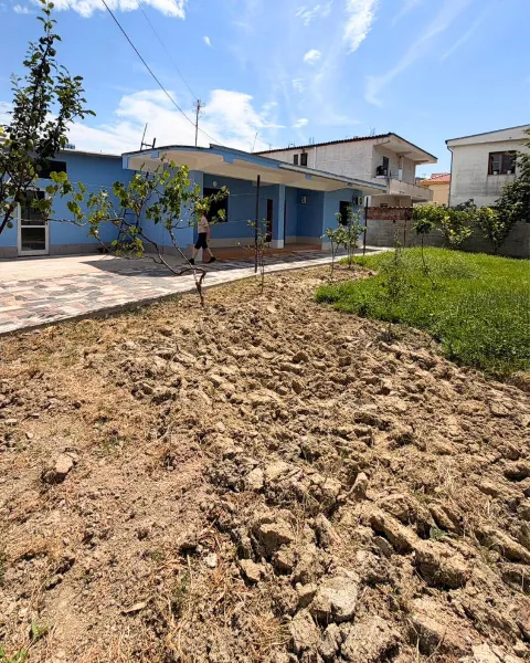  Jepet me Qera Shtëpi Private 2+1 me Oborr-Prane Kryqi i Kuq Durres