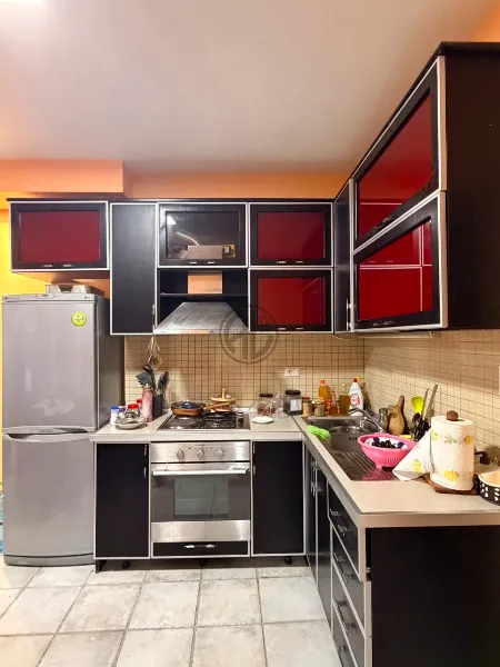 🌊 Apartament 1+1 për Shitje – Mal i Robit, vetëm pak metra larg detit!