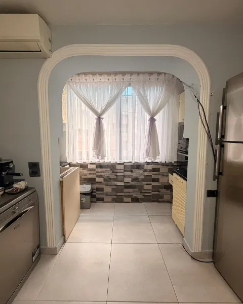 Apartament 2+1 përballë Pallatit të Sportit per Qira - Image 2