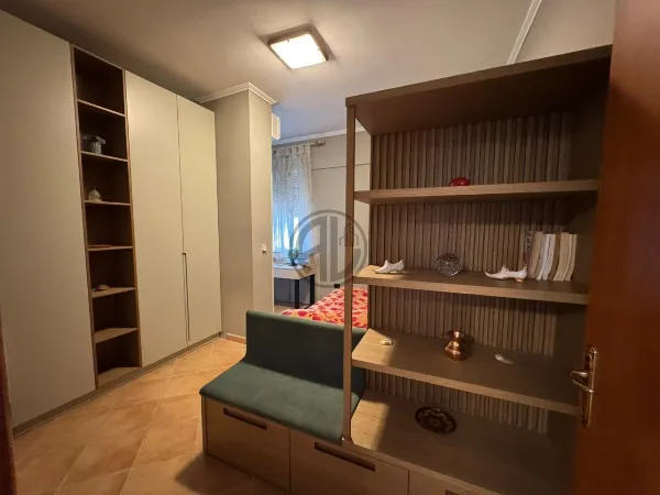 SHITEN 2 APARTAMENTE + SUPER VERANDË ME PAMJE DETI + GARAZH I MBYLLUR - Image 3