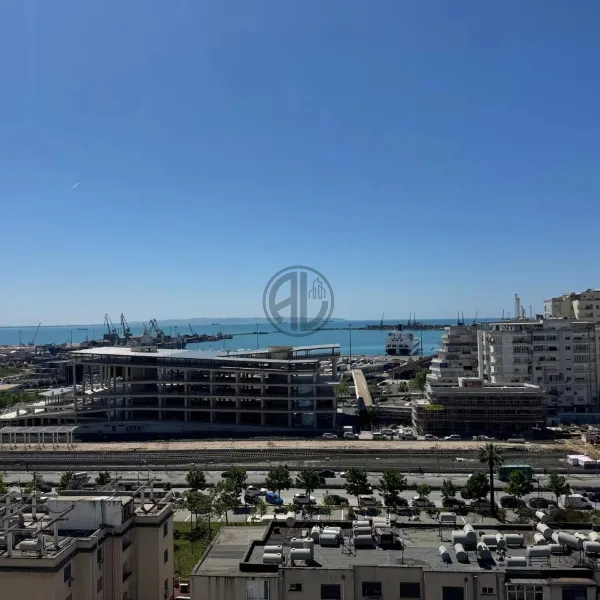 Shitet Apartament 2+1 me pamje deti dhe Garazh te mbyllur 30m2