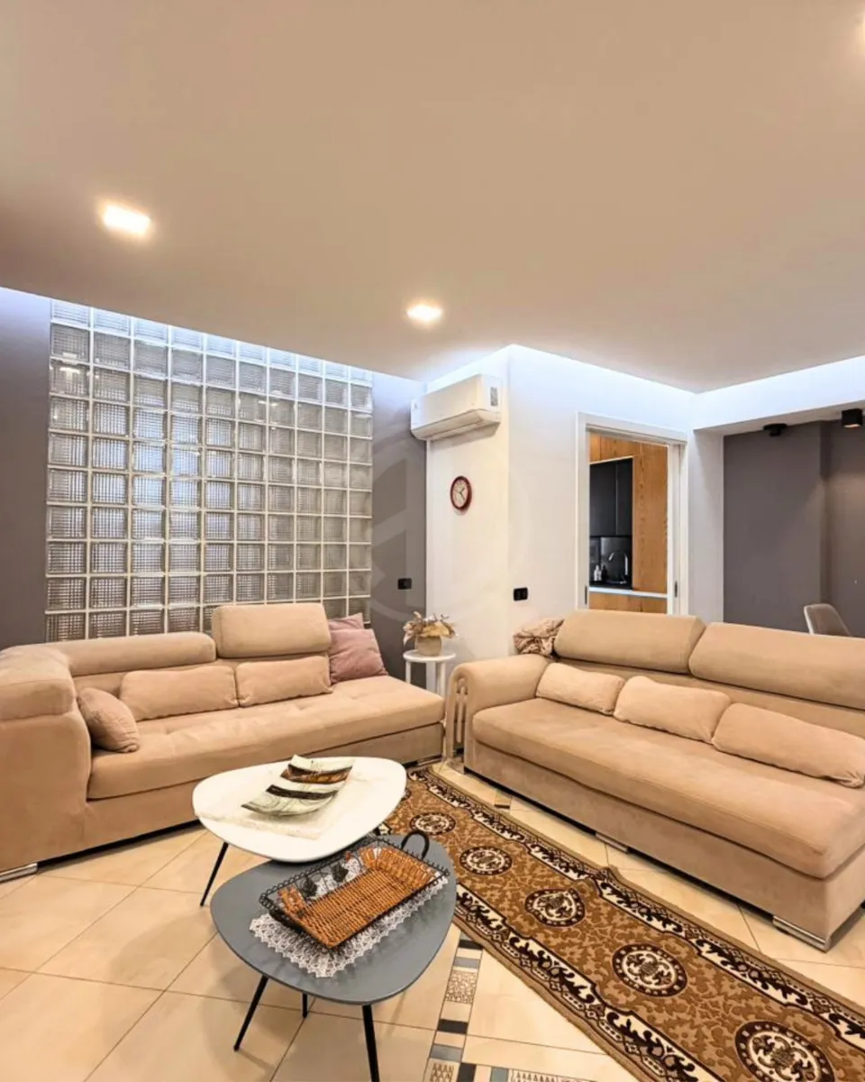 Jepet me qira apartament 2+1+2 –  pranë Pallatit të Sportit