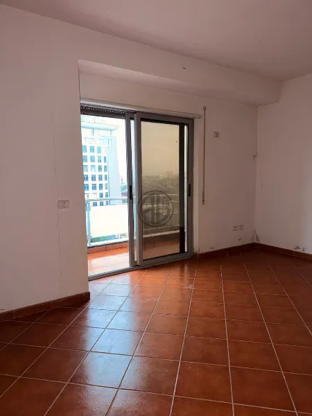 Apartament 3+1+2 — pranë Bashkisë - Image 2