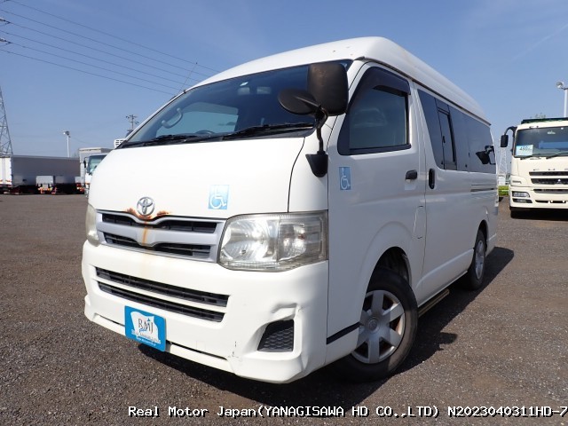 2011 TOYOTA HIACE VAN
