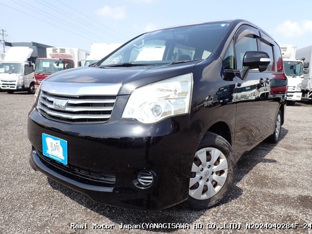 2013 TOYOTA NOAH