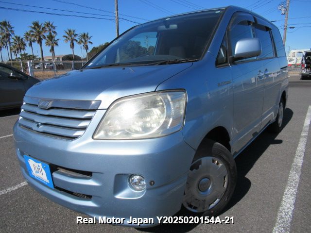 2004 TOYOTA NOAH
