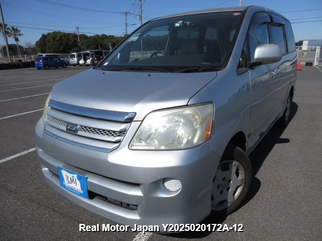 2005 TOYOTA NOAH