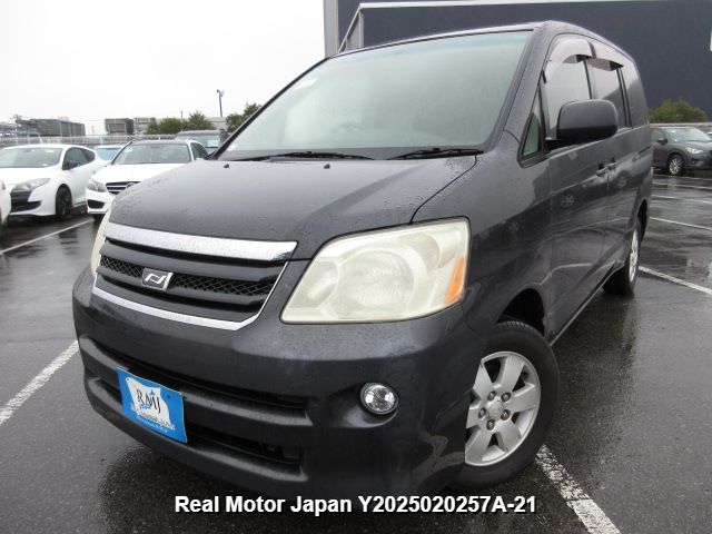 2005 TOYOTA NOAH