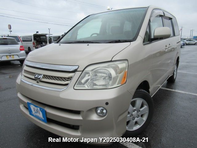 2004 TOYOTA NOAH