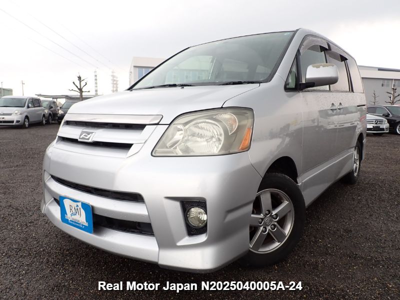 2005 TOYOTA NOAH