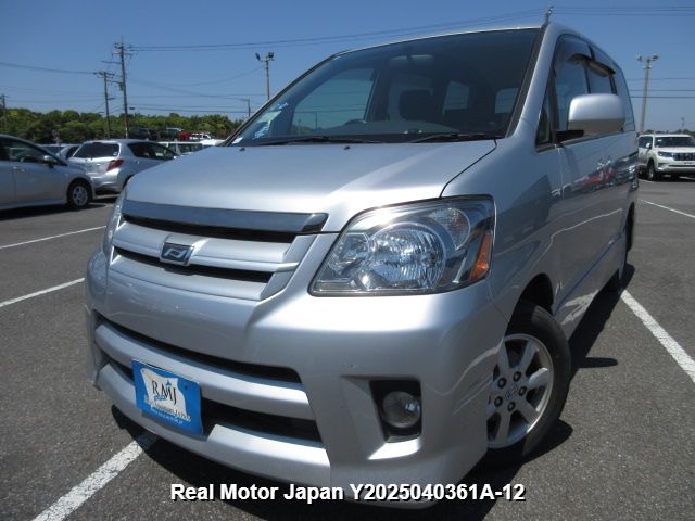 2004 TOYOTA NOAH