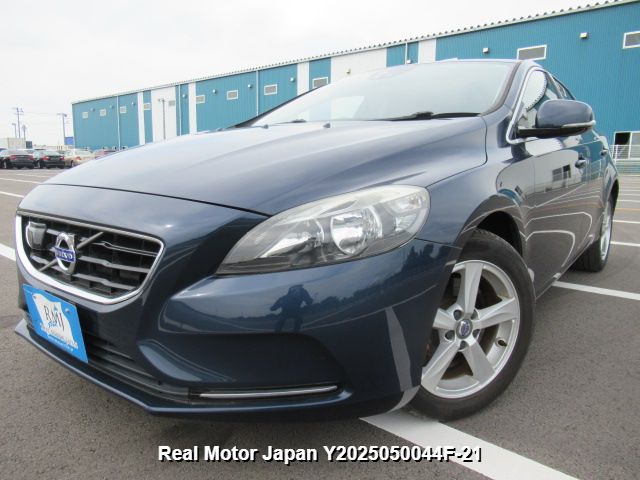 2015 VOLVO V40