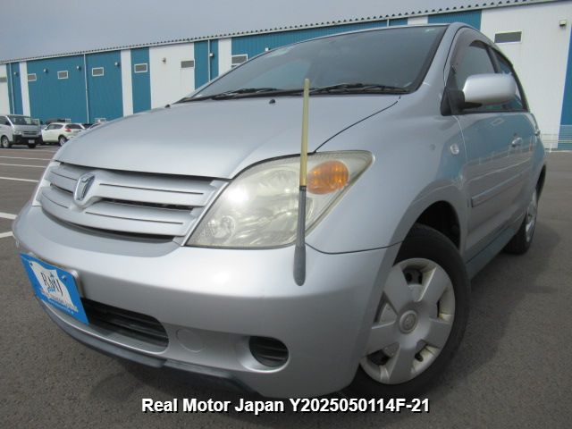 2002 TOYOTA IST