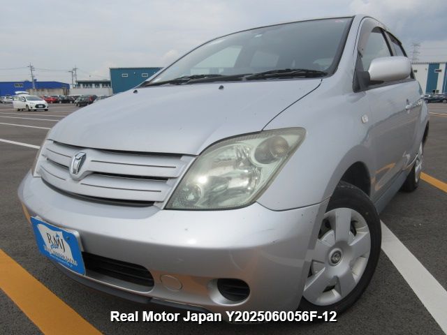 2004 TOYOTA IST