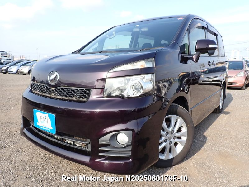2012 TOYOTA VOXY