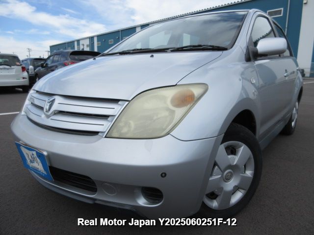 2002 TOYOTA IST