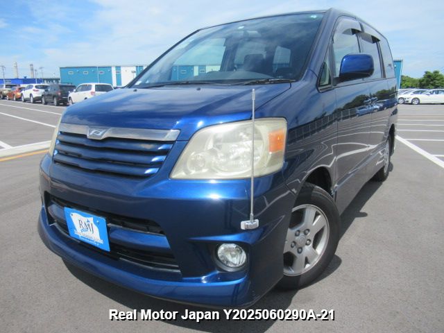 2004 TOYOTA NOAH