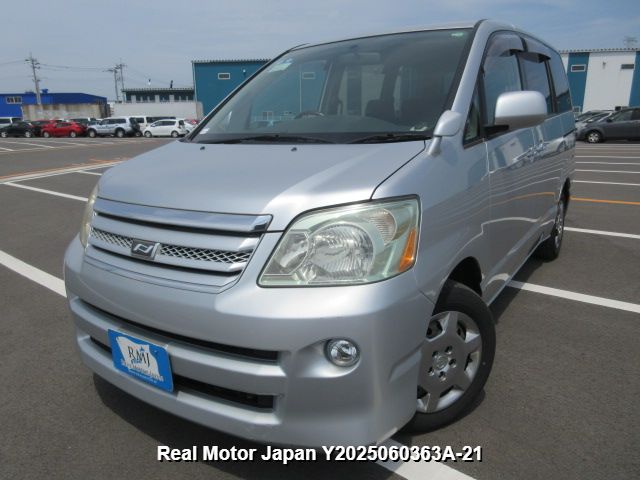 2005 TOYOTA NOAH