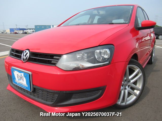 2013 VOLKSWAGEN POLO