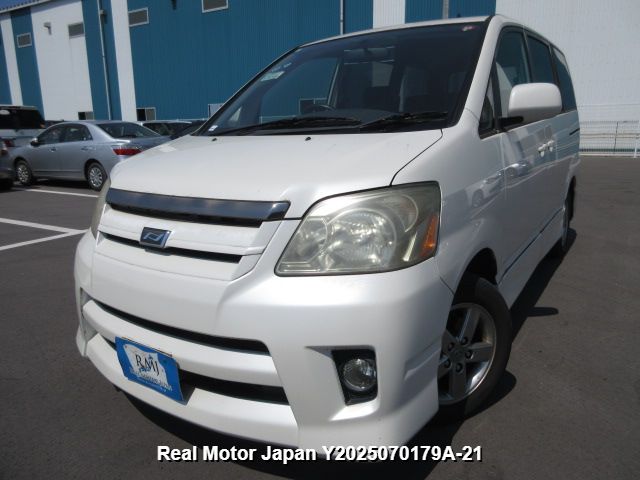 2005 TOYOTA NOAH