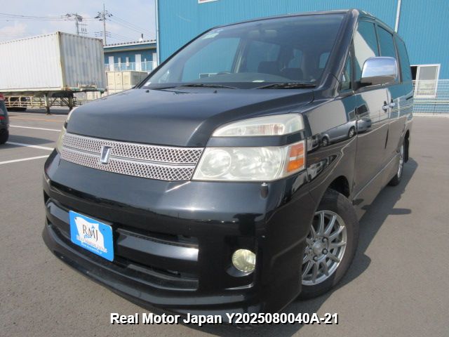2005 TOYOTA VOXY
