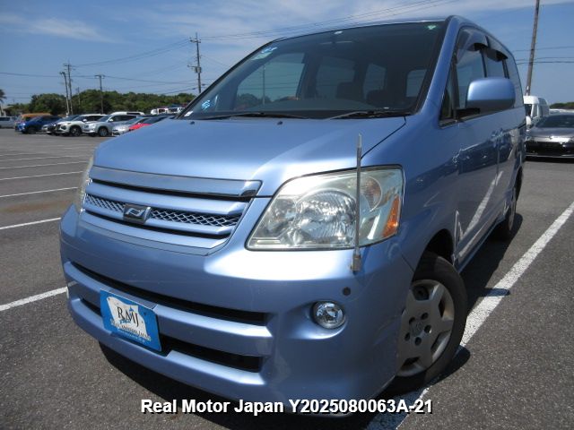 2005 TOYOTA NOAH