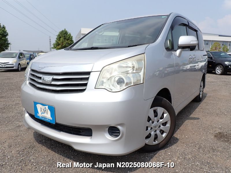 2013 TOYOTA NOAH