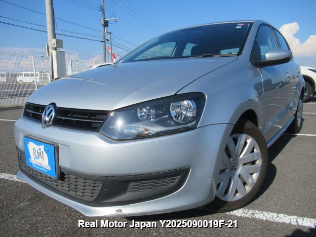 2014 VOLKSWAGEN POLO