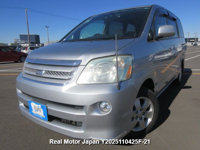 2005 TOYOTA NOAH
