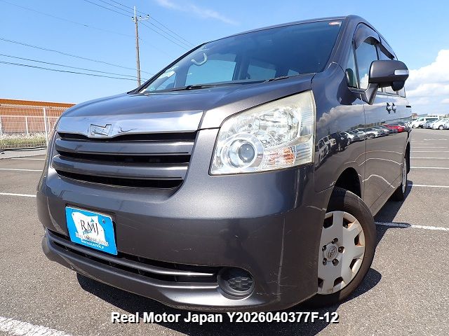 2010 TOYOTA NOAH – view 1