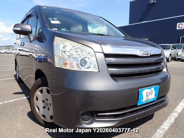 2010 TOYOTA NOAH thumbnail 2