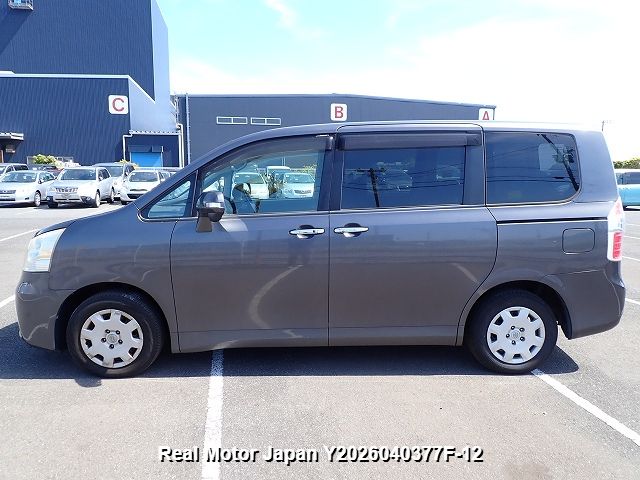 2010 TOYOTA NOAH thumbnail 3
