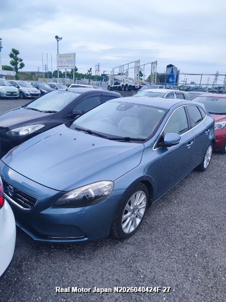 2013 VOLVO V40