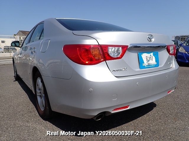 2010 TOYOTA MARK X thumbnail 3