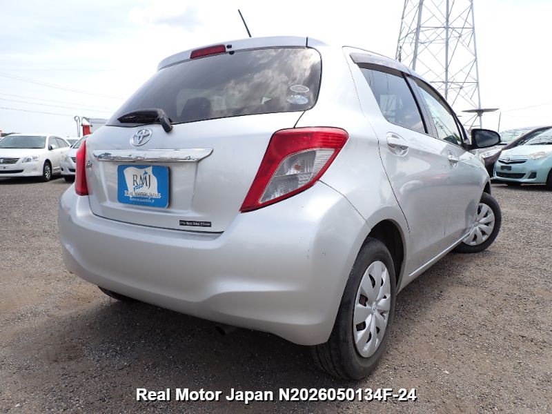 2011 TOYOTA VITZ thumbnail 4